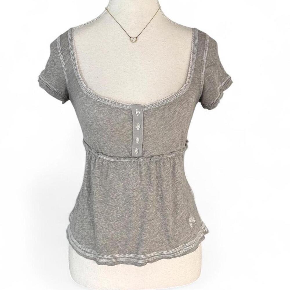 Y2K Gray babydoll shortsleeve top with buttons in a S BDG